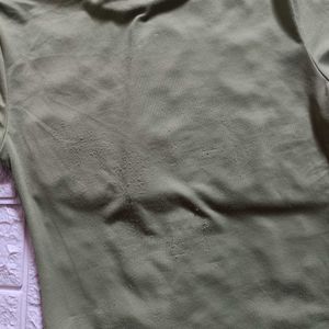 H&amp;M Women fitted Tshirt 💚
