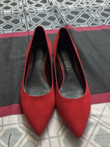 red shoe