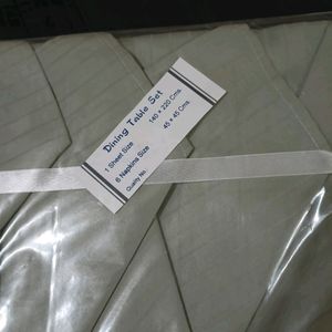 Table Cloth And Napkins Set