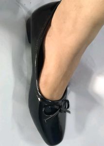 Shiny Black Ballet Flats with Bow