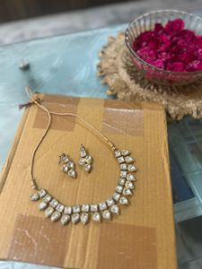 Elegant Kundan Necklace &amp; Earring Set
