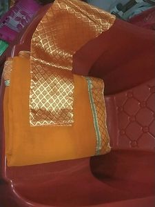 "✨ Lustrous Synthetic Gold Lace Border Saree with Premium Quality Fabric &amp; Stunning Blouse 💃🏼👑"