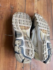 NIKE Vomero Zoom 5 Off White