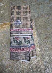 Elegant Beige Saree with Floral Print