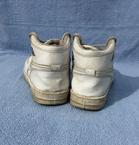 MID TOP WHITE SNEAKER