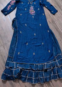 Elegant Teal Embroidered Kurta with Tiered Skirt