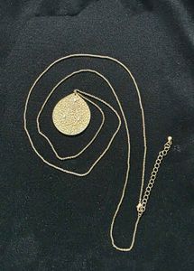 Elegant Gold Tone Pendant Necklace