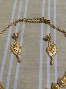 Elegant Gold Necklace &amp; Earring Set