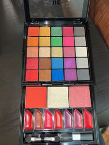 Beautiful Palette With Eyeshadow,Highlighter &amp; Lip
