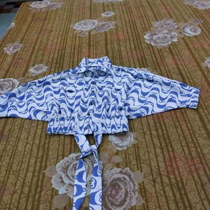 Blue &amp; White Wave Print Cropped Shirt