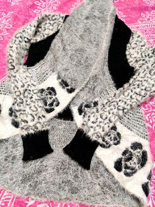 Women Black &amp; White Rose Design Sweater With Stylish Hoodie