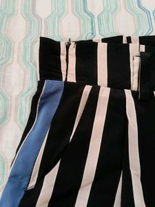 Striped Wide-Leg Cropped Pants