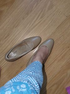 Women's Kitten Heel Pump