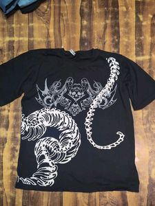 Cool Black T-Shirt with Skull Graphic