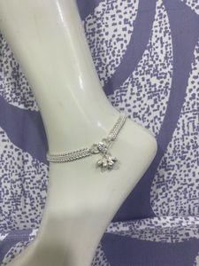 Elegant Silver Anklet with Gem Accents