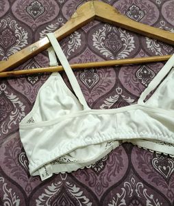 Triumph Elegant Lace Bra(FIXED PRICE)