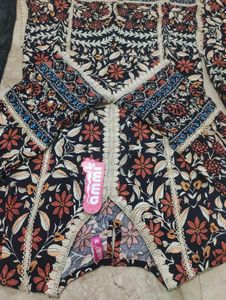 Pakistani Elegant Floral Print Kurta Set with Dupa