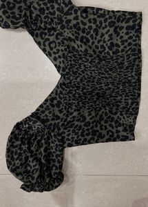 2 Tops combo- Black long sleeves top+Leapord print