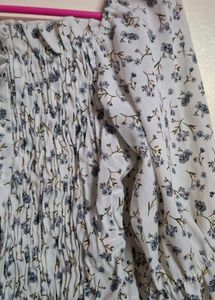Chic Floral Smocked Crop Top