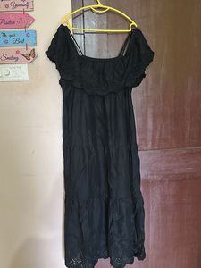 Chic Black Off-Shoulder Midi Dress