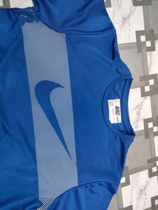 Dry fit Tshirt