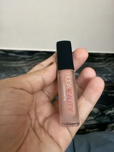 Huda Beauty liquid lipstick