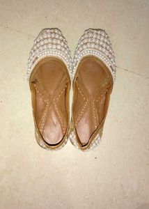 Embellished Juttis/Mojaris