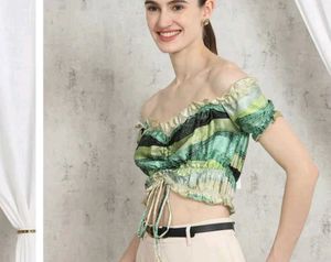 🌿Cute 💕 Shein Green Patterned Top