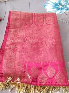 Elegant Pink Silk Saree with Intricate Weave
