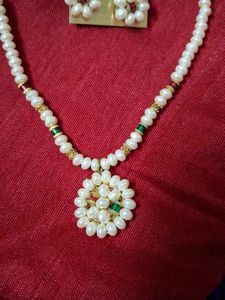 Elegant Pearl Necklace and Earrings Set