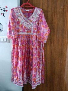 Chikankari Floral 🩷 Kurta And Pant Set