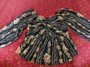 Chic Floral Twist Front Top