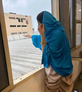 UAE shrug abaya