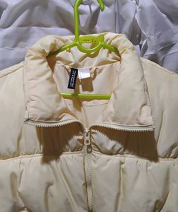 H&amp;M Sleeveless Cream Puffer Jacket