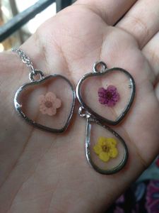 Flower Resin Pendants Set
