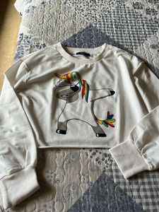 White Unicorn Graphic Cropped Sweatshirt size XS