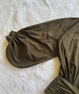 Olive green v neck batwing balloon sleeves top