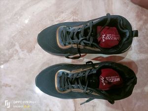 Sports Shoes