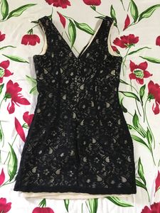 Elegant Lace Bodycon: Sleek and Stylish