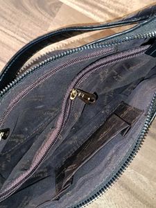 Chic Black Croc Embossed Shoulder Bag