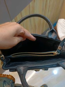 Stylish Straw and Leather Handbag