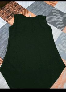 Chic Black Sleeveless Top with Polka Dot Hem