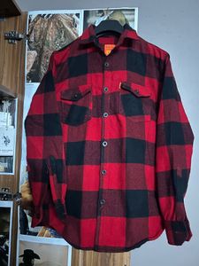 checks red sweat shirt