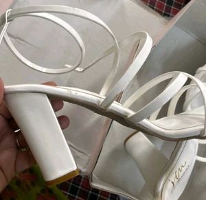 Price drop 💥 White Strappy Block Heels