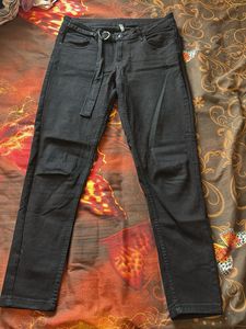 Black Skinny Jeans with Belt