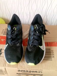 Nike Revolution LO7 Running Shoes