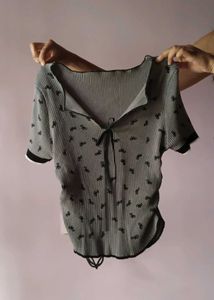 Ribbed Grey Top with Bow Print