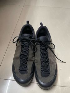 Stylish Men's Dark Grey Sneakers