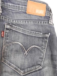 Bold Curve Levi's Jeans