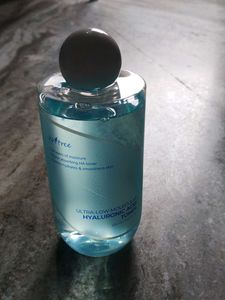 Isntree Hyaluronic Acid Toner